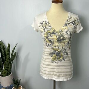 ❄️ New York & Company floral v neck top side small